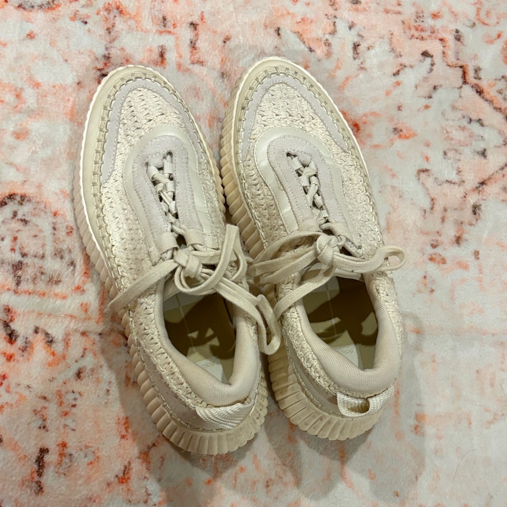 Dolce Vita Stylish Cream Sneakers